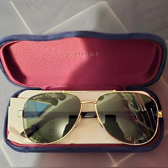 (SOLD) Gucci Unisex Aviator sunglasses GG0528S 63 GLD SHN GRN 889652236513 - Picture 4 of 11